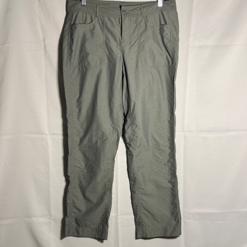 The North Face 100% Nylon Cargo Hiking Pants in a gray/sage color size 12